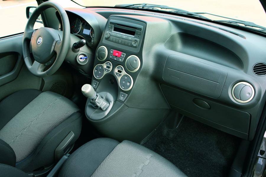  Fiat Panda 2006 года  (фото 2 из 27)